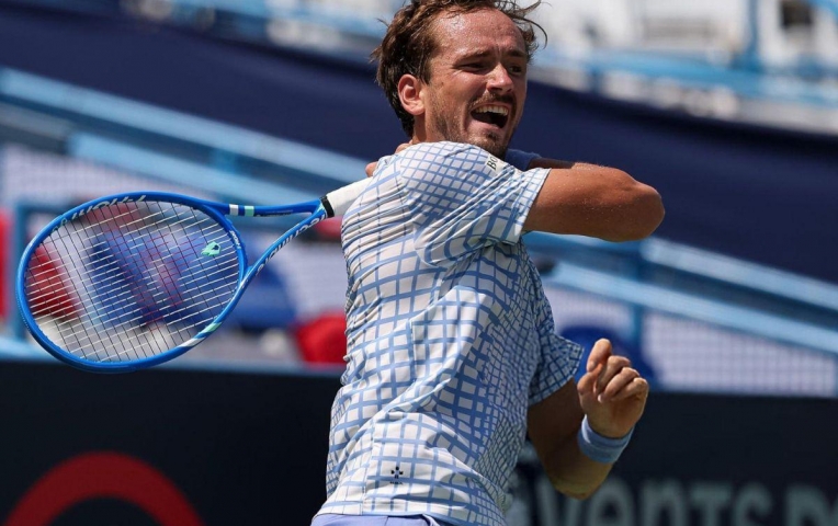Medvedev có hành động xấu xí sau thất bại ở Washington Open 2025