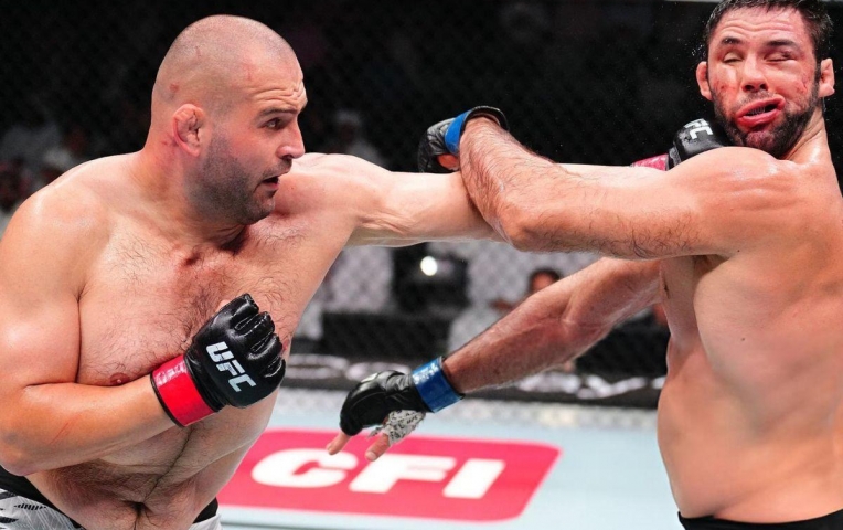 UFC thanh lí ngôi sao hạng nặng có thành tích 'khủng'