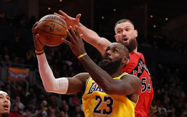 LeBron James lần đầu ghi dưới 10 điểm/trận kể từ năm 2007