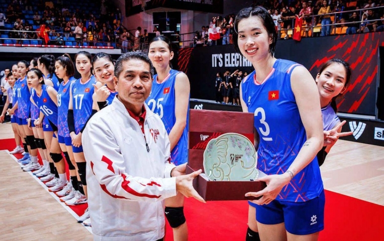 Chủ công Thanh Thúy hội quân cùng ĐTQG, xuất hiện với diện mạo mới lạ