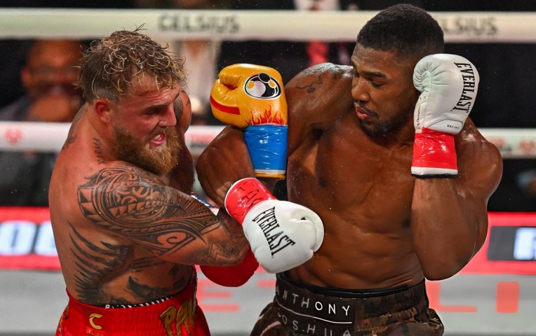 Anthony Joshua đấm 'sương sương' vẫn dễ dàng hạ knock-out Jake Paul