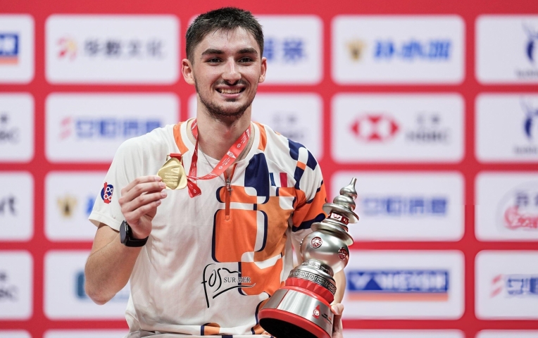 Thắng đậm số 1 thế giới, sao trẻ châu Âu đăng quang BWF World Tour Finals 2025