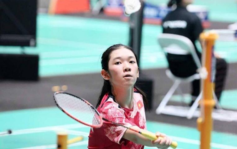 Thần đồng sinh năm 2011 tiếp đà thăng hoa, lọt tứ kết giải cầu lông quốc tế