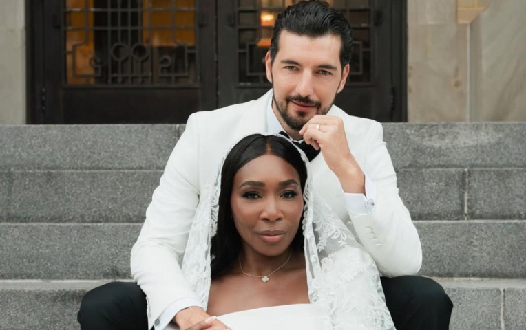 Huyền thoại Venus Williams lên xe hoa ở tuổi 45, nhận quà 'khủng' từ em gái Serena