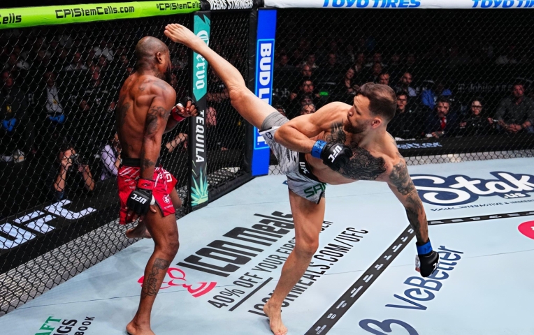 Top 5 pha knock-out mãn nhãn nhất UFC năm 2025