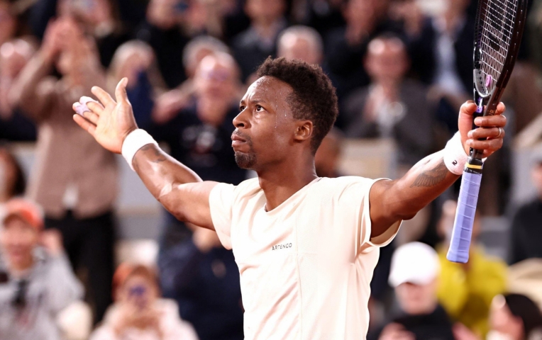 Ngôi sao quần vợt thế giới làm nhân viên ngân hàng sau khi giải nghệ