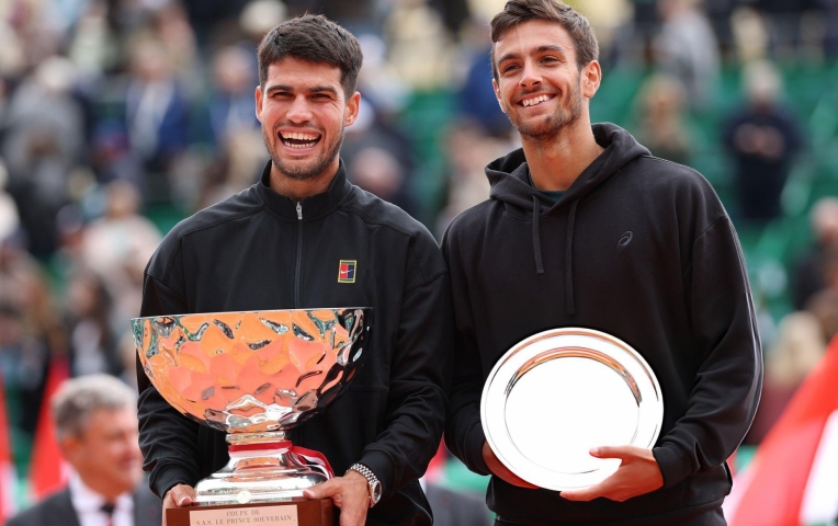 'Lorenzo Musetti ăn đứt Carlos Alcaraz và Jannik Sinner'