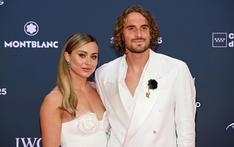 'Hoàng tử Hy Lạp' Tsitsipas công khai tình mới hậu chia tay mỹ nhân nóng bỏng nhất làng quần vợt