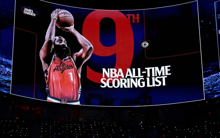 'Thần râu' Harden lọt top 9 ngôi sao ghi nhiều điểm nhất lịch sử NBA