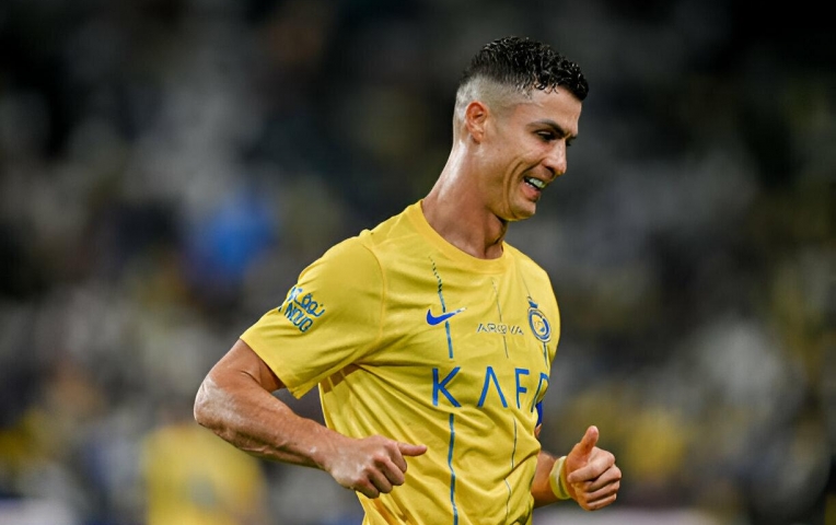 Gánh Al Nassr cật lực, Ronaldo được gọi là GOAT