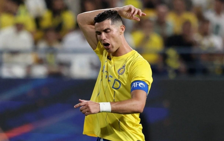 Al Nassr nhận hung tin, Ronaldo chuẩn bị 'rơi xuống mặt đất'?