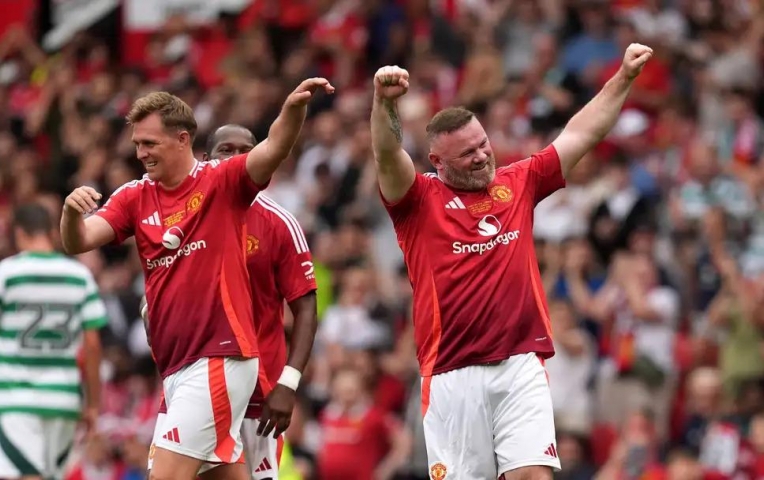 Rooney tự chế giễu mình sau khi ghi bàn cho MU