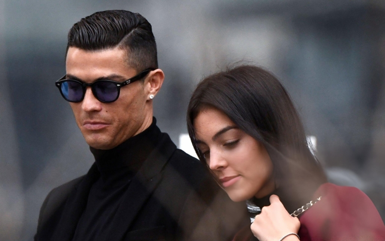 Bạn gái Ronaldo: 'Anh ấy sẽ không giải nghệ trước 50 tuổi'