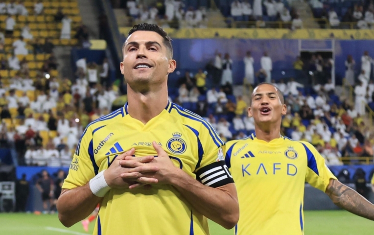 Ronaldo không thể ngừng ghi bàn, chạm cột mốc kinh ngạc tại Al Nassr