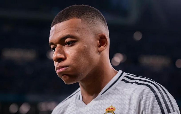 Mbappe phản ứng 'ngã ngửa' khi bị cảnh sát điều tra