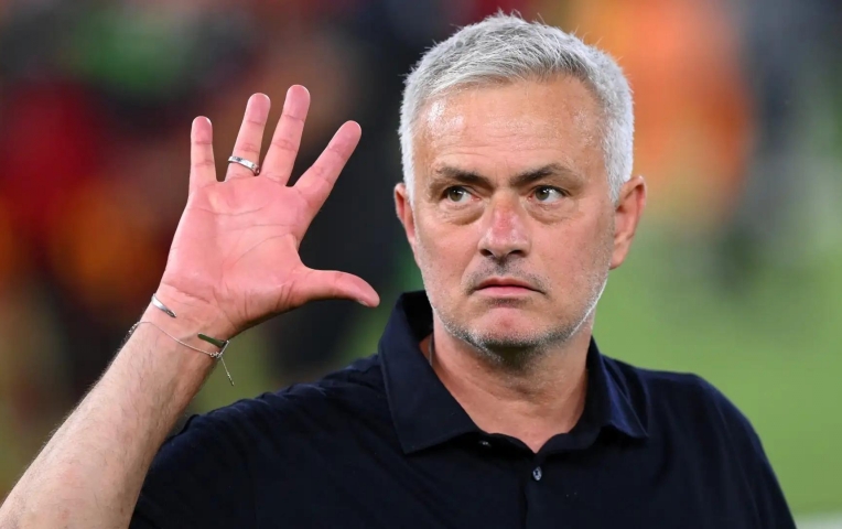 HLV Jose Mourinho sẵn sàng tái xuất Ngoại hạng Anh