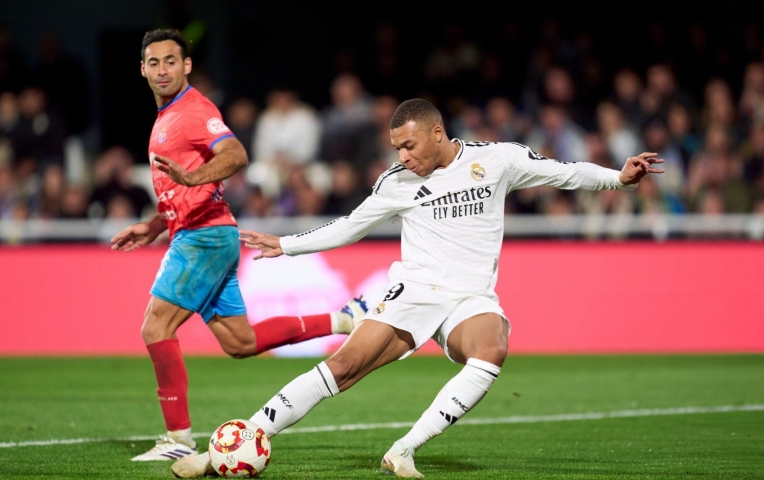 Real Madrid nghiền nát 'gã tí hon' Tây Ban Nha