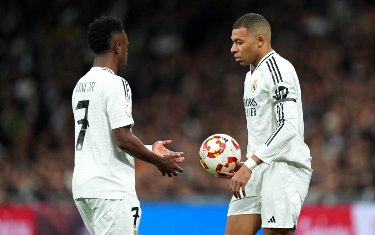 Real Madrid 'mất ăn mất ngủ' vì Vinicius và Mbappe