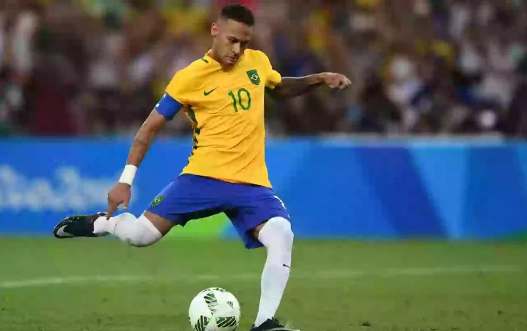 FIFA cấm kỹ thuật đá phạt đền thiên tài của Neymar