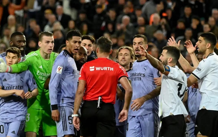 Real Madrid tiếp tục gây áp lực lên 1 trọng tài ở La Liga