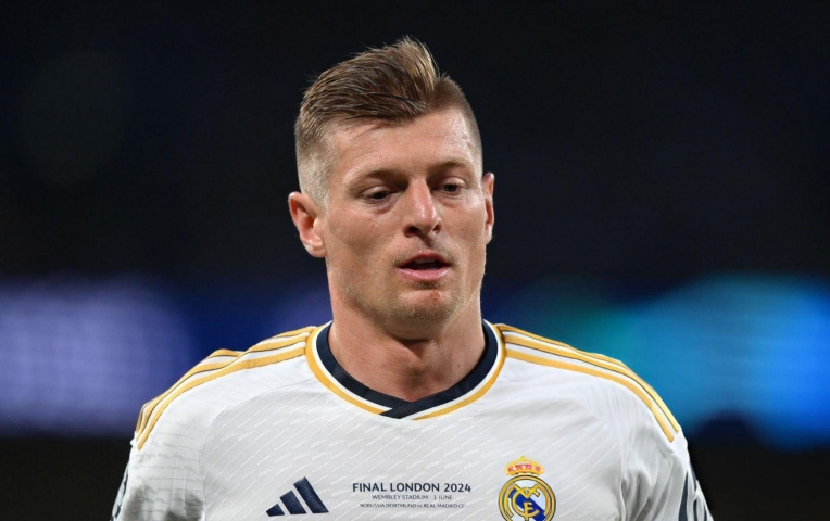 Toni Kroos giới thiệu, Real Madrid chi đậm mua 'siêu tiền vệ'