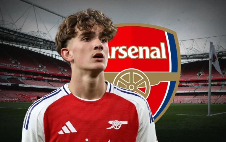 Arsenal ra mắt thần đồng 15 tuổi, đóng góp 25 bàn sau 24 trận