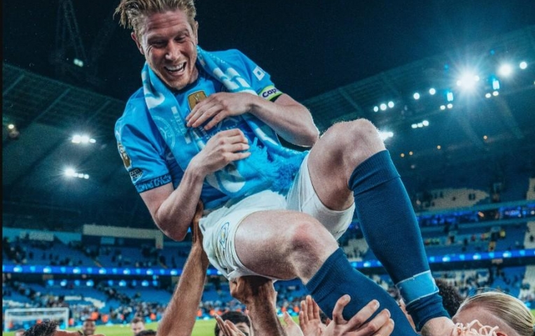 De Bruyne chạm mốc 'vua kiến thiết' Ngoại hạng Anh