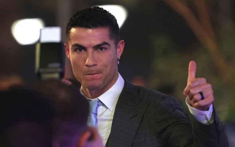 Tạm biệt Ả Rập, Ronaldo được đề nghị gia nhập bến đỗ quê hương Messi