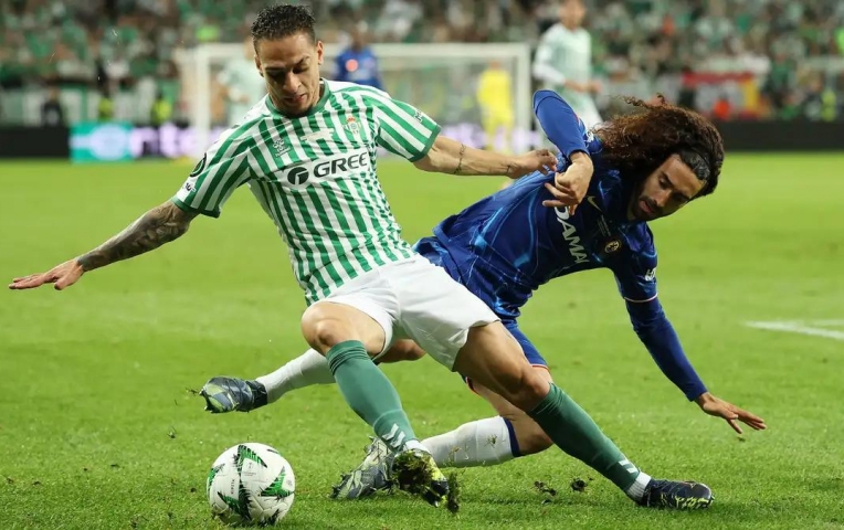 Antony nhận 'mưa gạch đá' sau khi Betis thất bại trước Chelsea