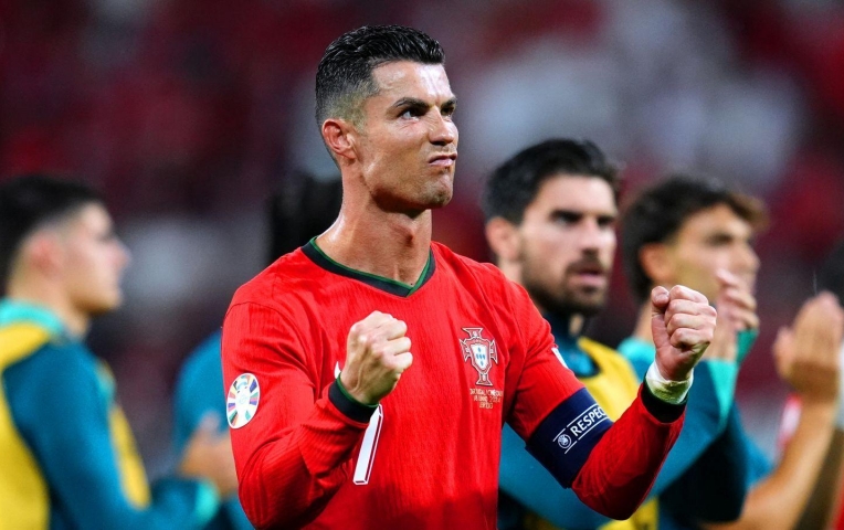 Ronaldo được ủng hộ gia nhập bến đỗ vĩ đại Ngoại hạng Anh