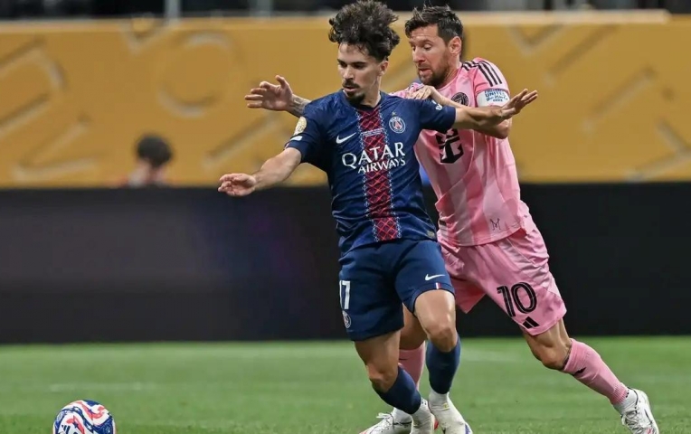 Lionel Messi bị tố đánh cầu thủ PSG trên sân