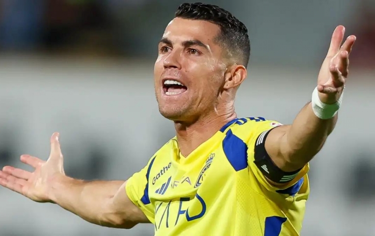 Ronaldo đưa ra quyết định bất ngờ về việc làm HLV