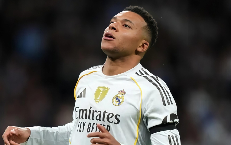 Mbappe chính thức báo tin không thể buồn hơn đến Real Madrid