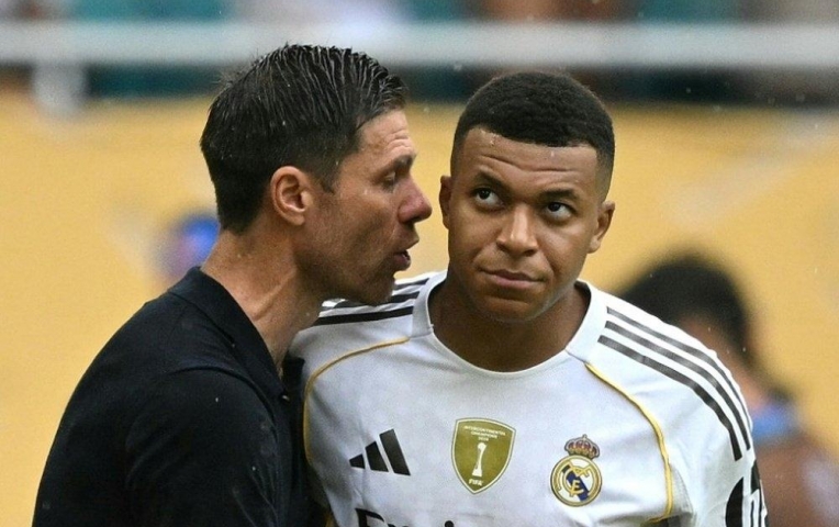 Mbappe và Xabi Alonso tạo ra vụ bê bối lớn tại Real Madrid