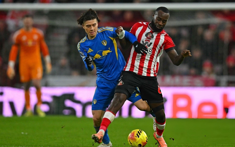 Chia điểm kịch tính, Sunderland chưa thể vượt qua MU trên bảng xếp hạng