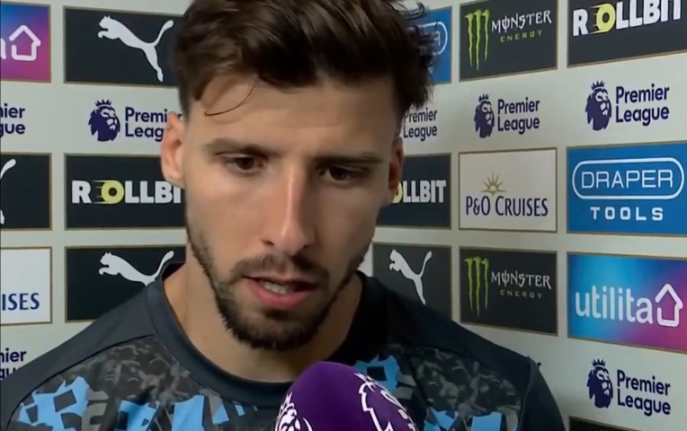 Ruben Dias đổ lỗi mặt cỏ khiến Manchester City bị cầm hòa