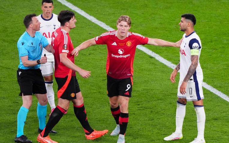 MU mất vé dự Champions League: Kỳ án không đầu!