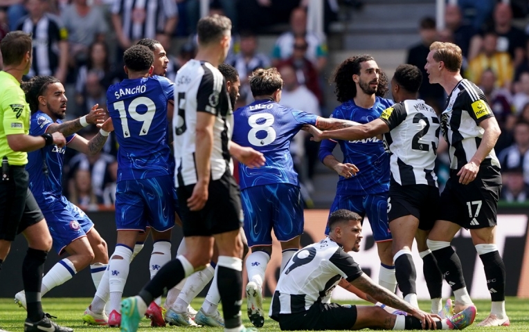 Kịch bản nào cho vòng đấu cuối cùng của Premier League 2024/25?