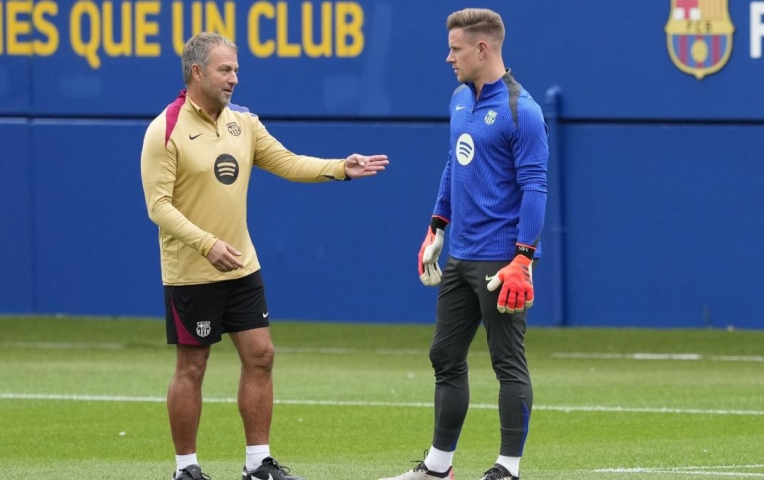 HLV Hansi Flick họp gấp với đội trưởng Barca