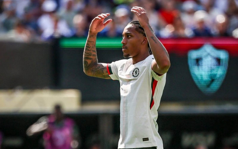 Sao Chelsea lấy tân binh Joao Pedro để dọa PSG