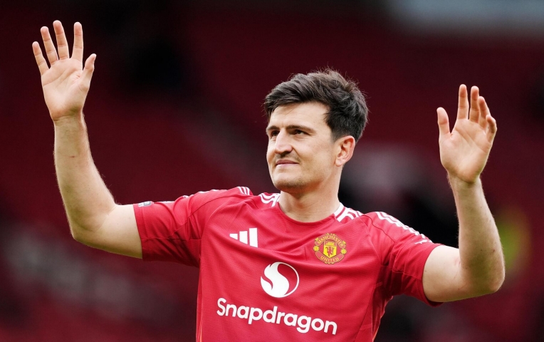 Vì sao Maguire không cùng toàn đội bay sang Mỹ?