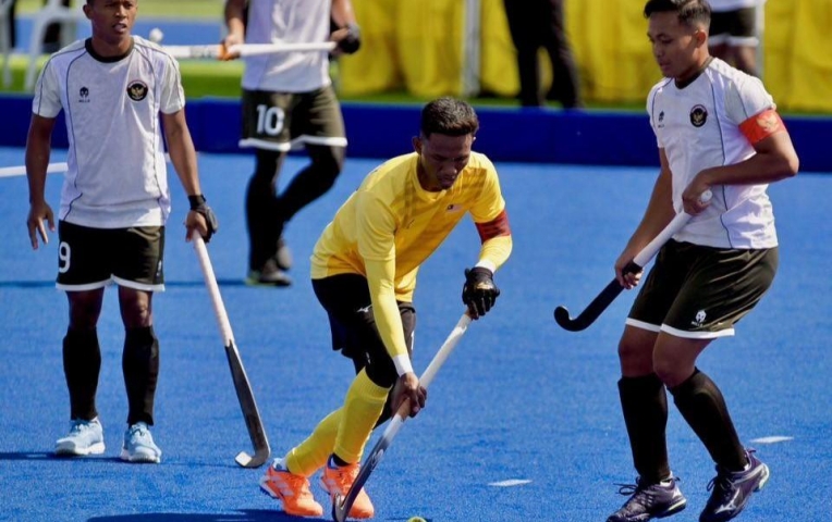 Chú làm HLV, cháu ra sân: Gia đình Malaysia gây sốt tại SEA Games 33