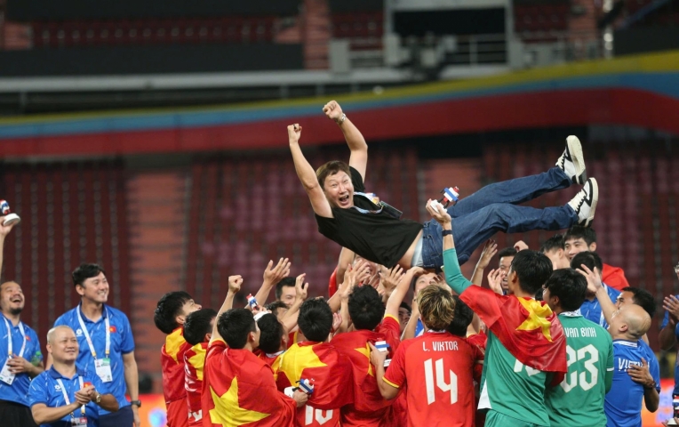 Bị dẫn 0-2, HLV Kim Sang Sik nói một câu khiến U22 Việt Nam bùng nổ