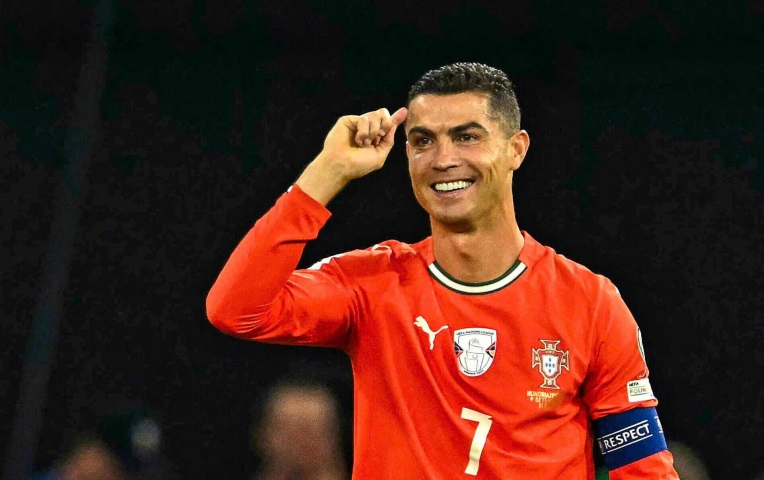 BẤT NGỜ: Ronaldo 2 lần sút tung lưới Bồ Đào Nha