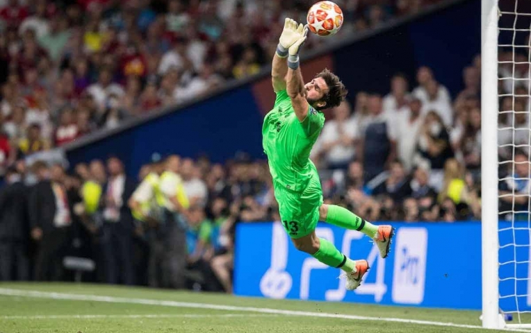 Xuất hiện người nhện 100 trận sạch lưới tại Ngoại hạng Anh