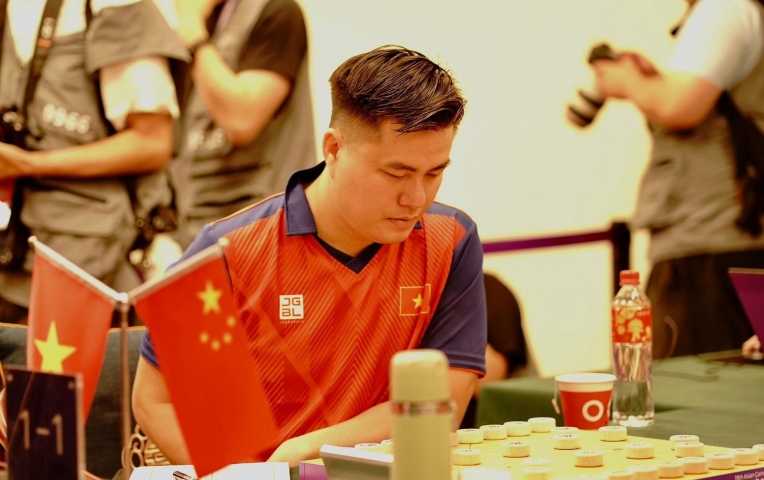 Nhà vô địch thế giới Việt Nam '1 chọi 5' cao thủ Trung Quốc