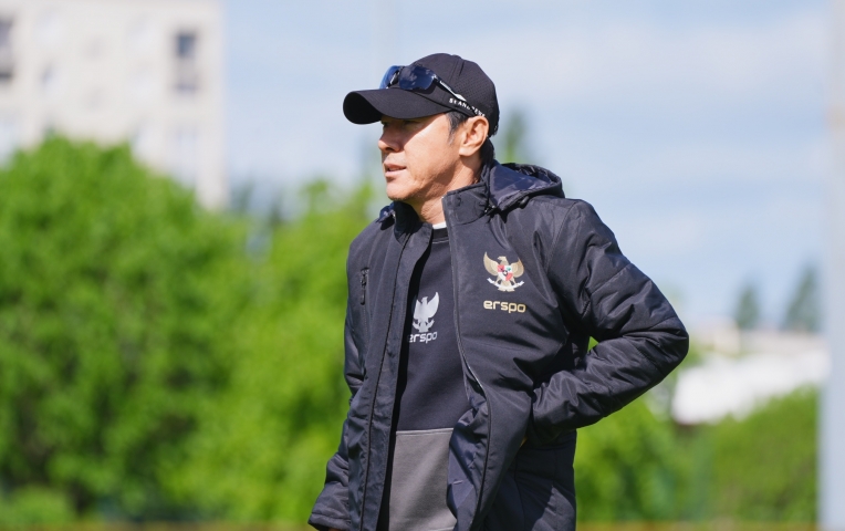 HLV Shin Tae Yong phàn nàn đủ điều khi U23 Indonesia tập tại Pháp