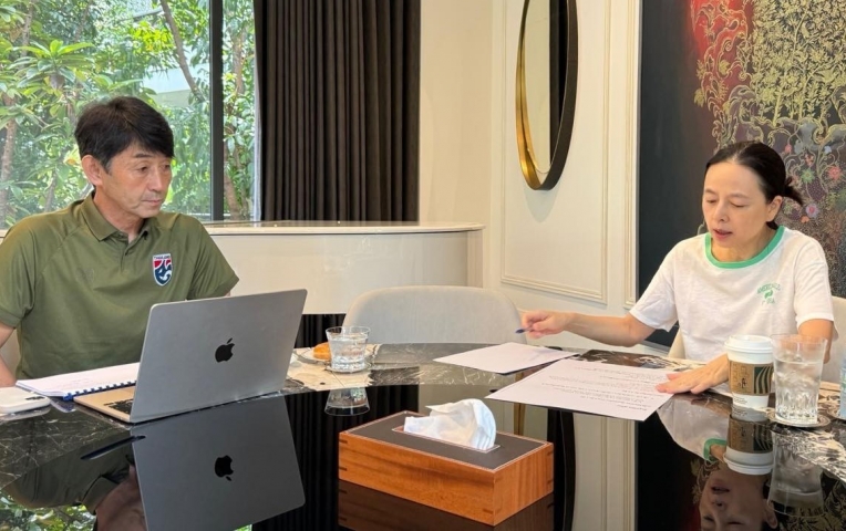 Madam Pang triệu tập HLV Ishii, họp bàn quan trọng cho ĐT Thái Lan