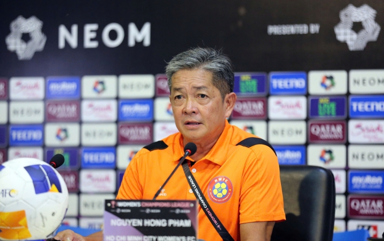 HLV đội của Huỳnh Như hết lời ca ngợi CLB của Singapore