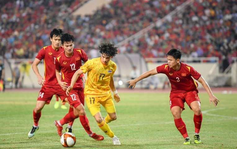 Sao Thái Lan có nguy cơ vào tù tại AFF Cup không ngại chỉ trích